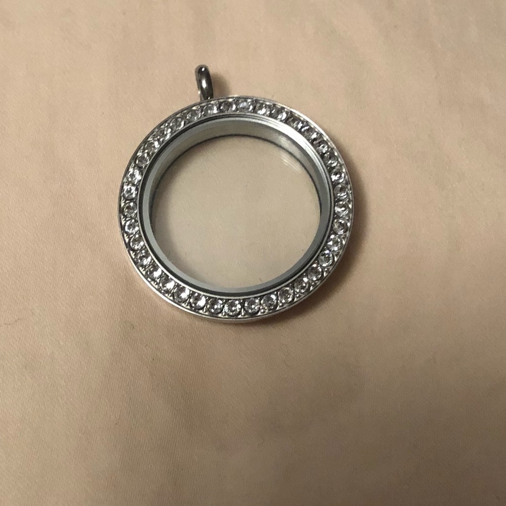 Large Twist Living Locket with Crystals